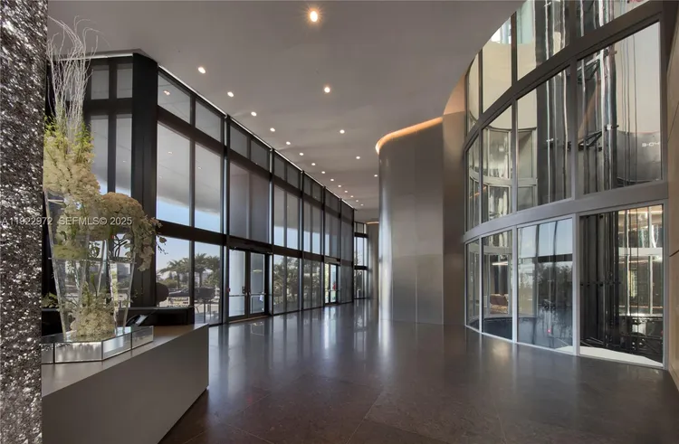 Porsche Design Tower #4404 image #78