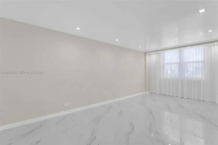 Winston Towers #1414 image #11