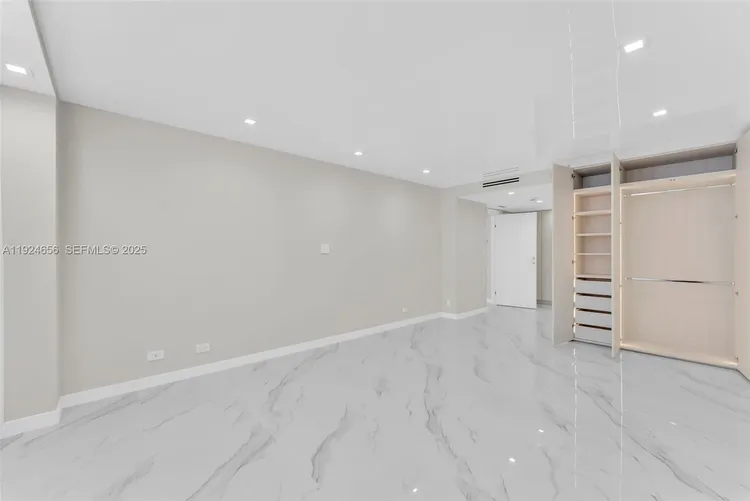 Winston Towers #1414 image #13