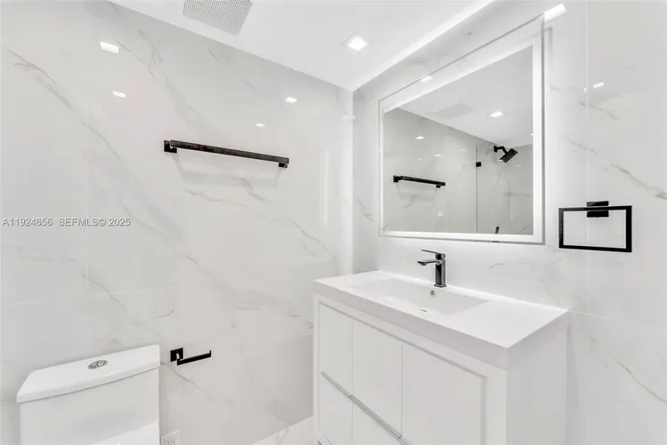 Winston Towers #1414 image #15