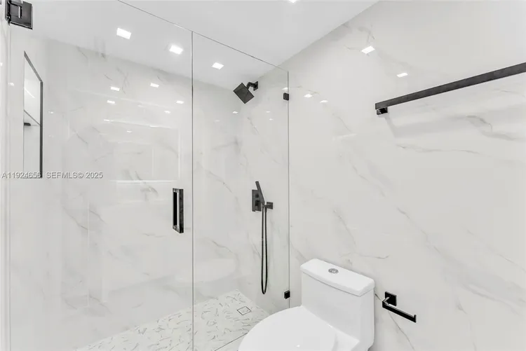 Winston Towers #1414 image #16