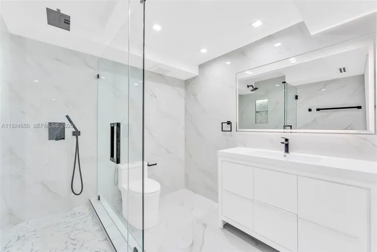 Winston Towers #1414 image #7