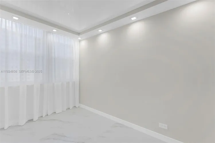 Winston Towers #1414 image #8