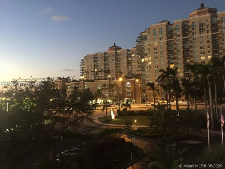 Gallery One DoubleTree #311 image #14