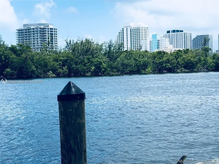 Gallery One DoubleTree #311 image #15