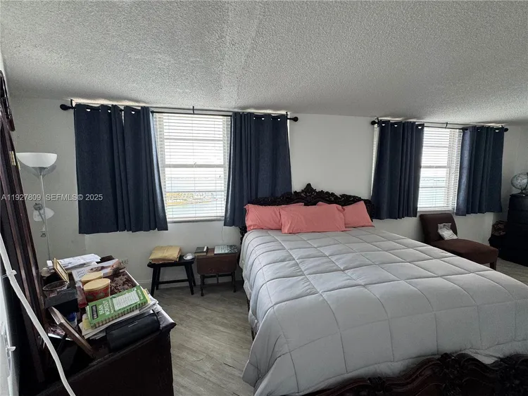 Four Ambassadors #1530 image #13