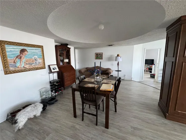 Four Ambassadors #1530 image #14