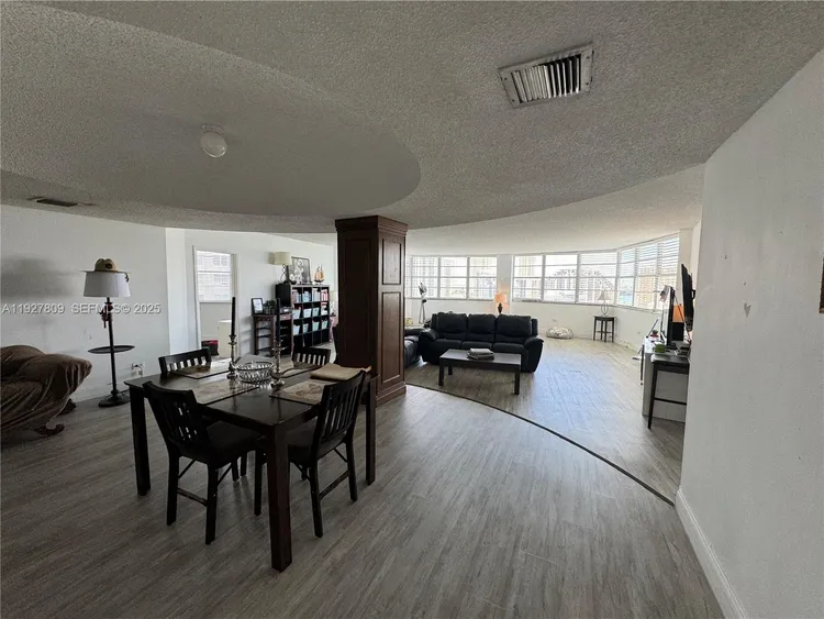 Four Ambassadors #1530 image #15