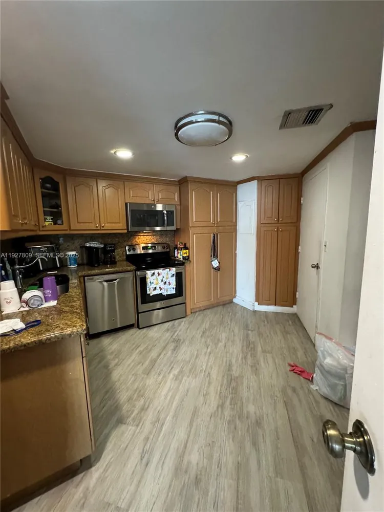 Four Ambassadors #1530 image #16