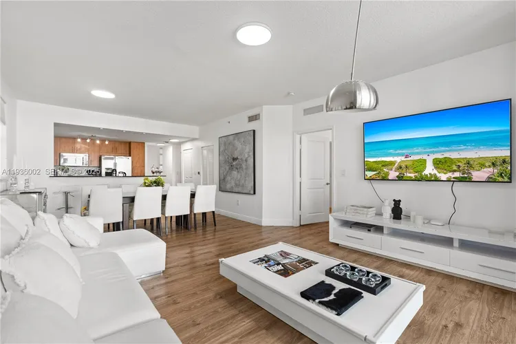 360 Condo #212 image #15