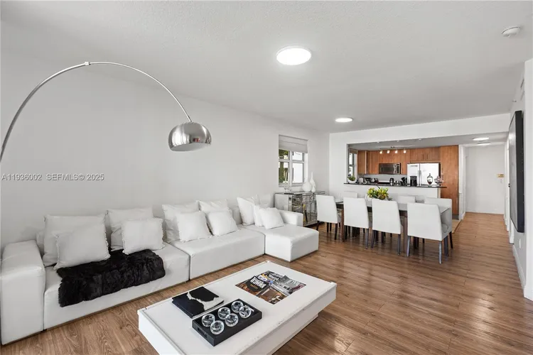 360 Condo #212 image #17