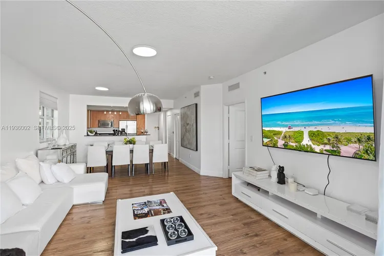 360 Condo #212 image #19