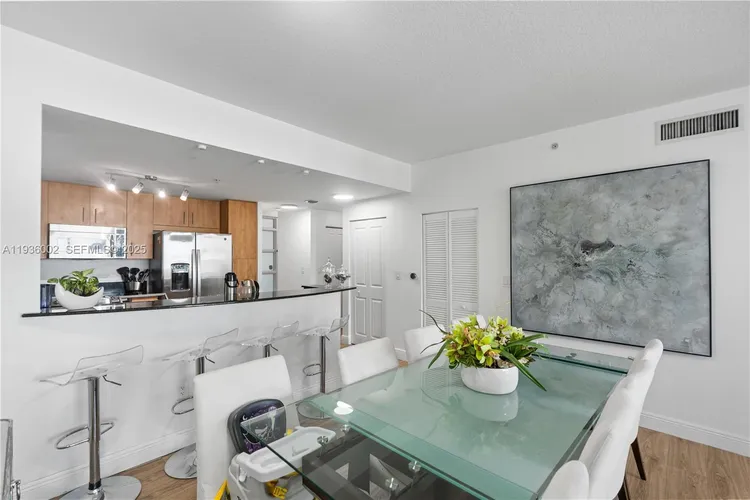 360 Condo #212 image #22