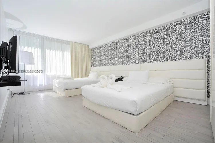 Mondrian #1220 image #12