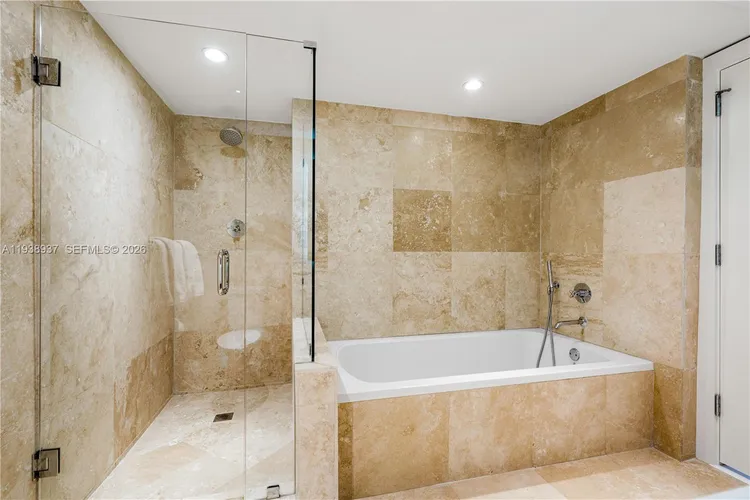 1 Hotel & Homes #1115 image #25