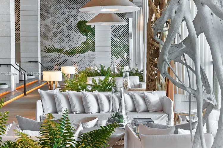 1 Hotel & Homes #1115 image #37