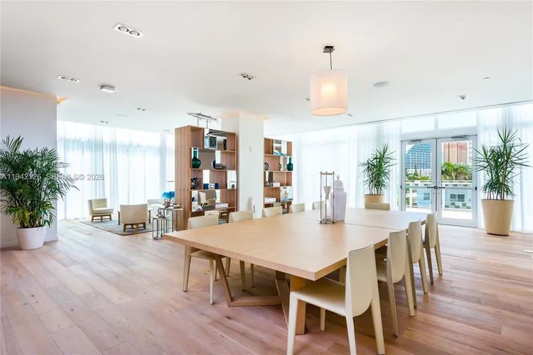 Tiffany House #701 image #15