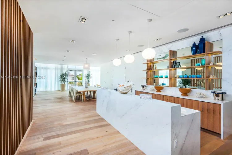 Tiffany House #701 image #16