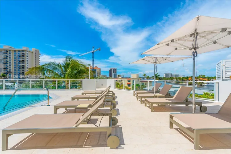 Tiffany House #701 image #35