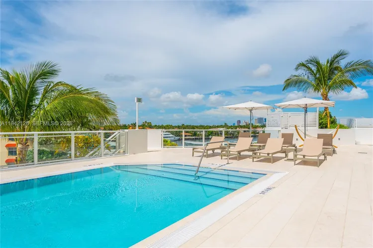 Tiffany House #701 image #37