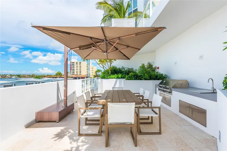 Tiffany House #701 image #42