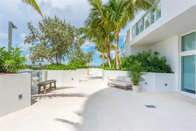 Tiffany House #701 image #45