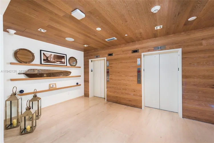 Tiffany House #701 image #53