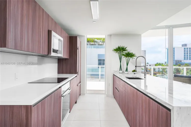 Tiffany House #701 image #6