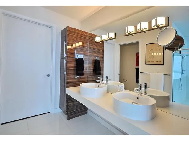 Paramount Bay #1901 image #7