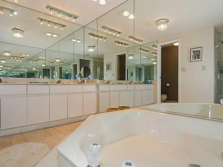 The Tiffany #107 image #12