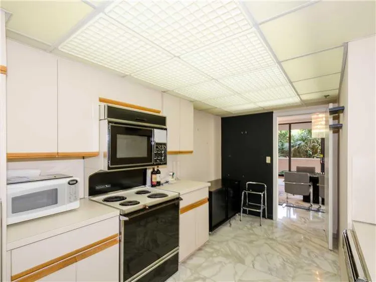 The Tiffany #107 image #17