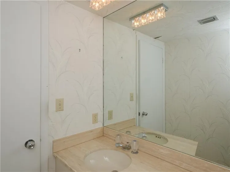 The Tiffany #107 image #19