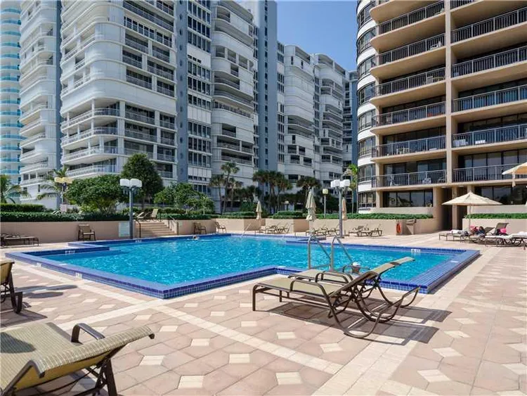 The Tiffany #107 image #21