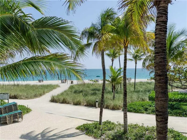 The Tiffany #107 image #23