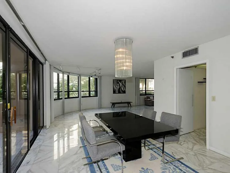 The Tiffany #107 image #7