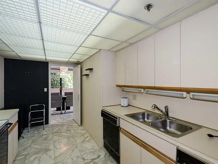 The Tiffany #107 image #9