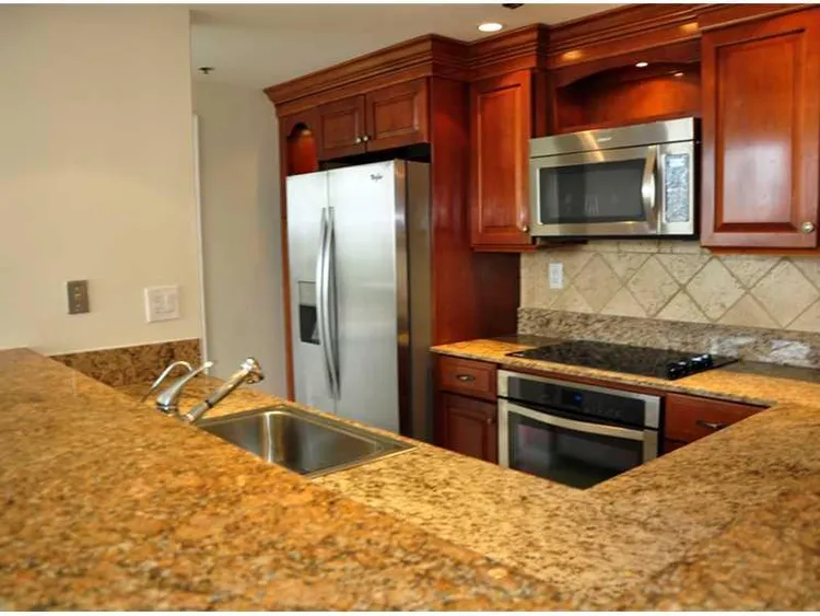 Villa Regina Condo #807 image #10