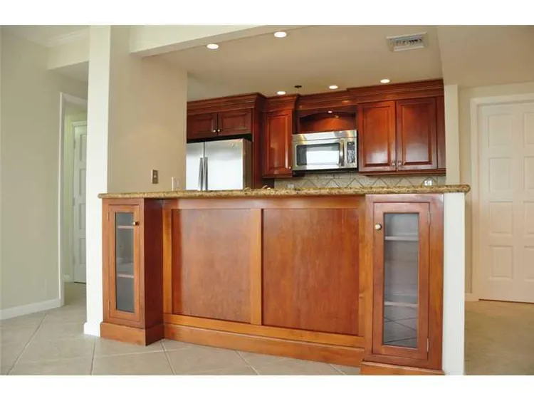 Villa Regina Condo #807 image #13