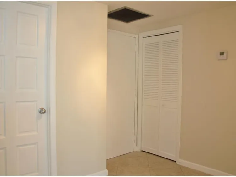 Villa Regina Condo #807 image #7