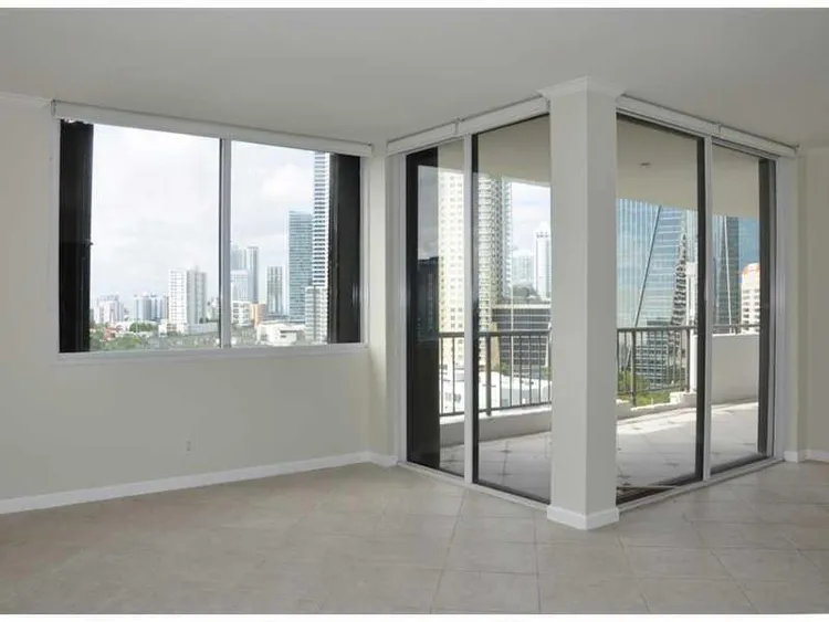 Villa Regina Condo #807 image #8