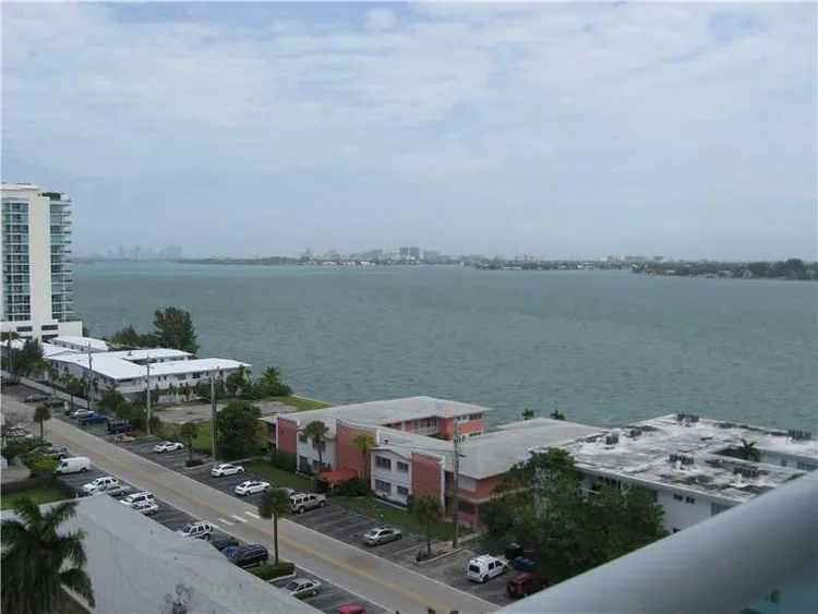 360 Condo #1005 image #13