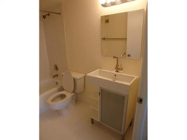 Isola #1404 image #6