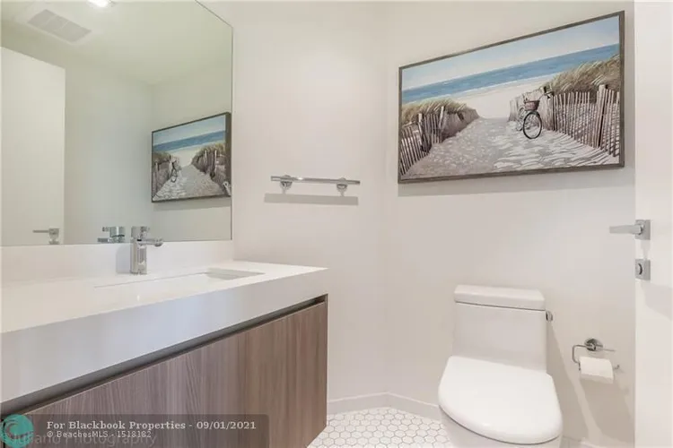 Tiffany House #506 image #29