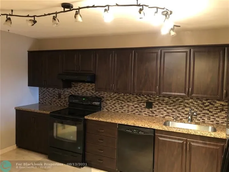 Olympus Towers and Marina #714 image #10