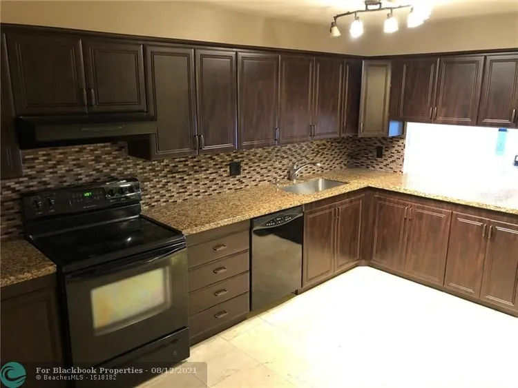 Olympus Towers and Marina #714 image #11