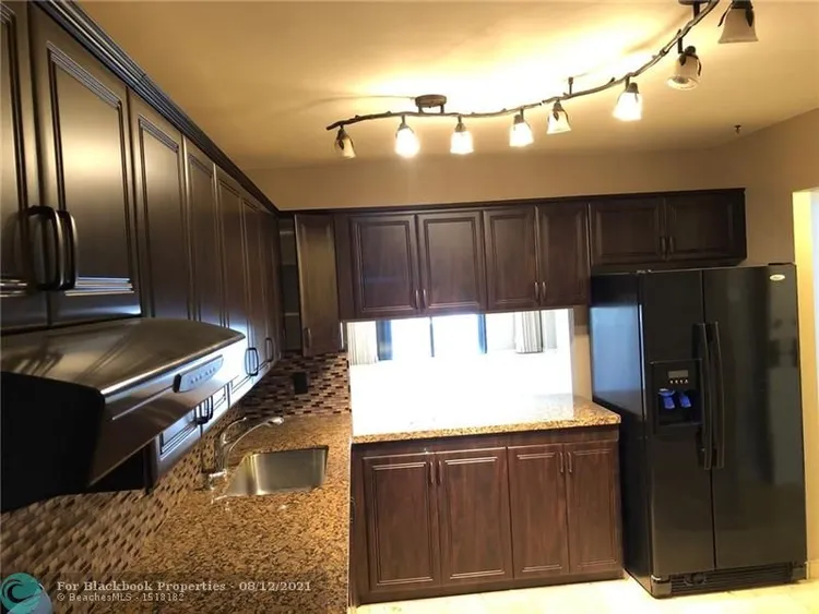 Olympus Towers and Marina #714 image #12