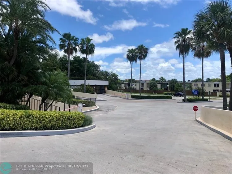 Olympus Towers and Marina #714 image #36