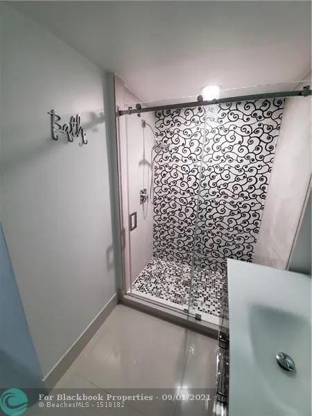 Radius #819 image #18