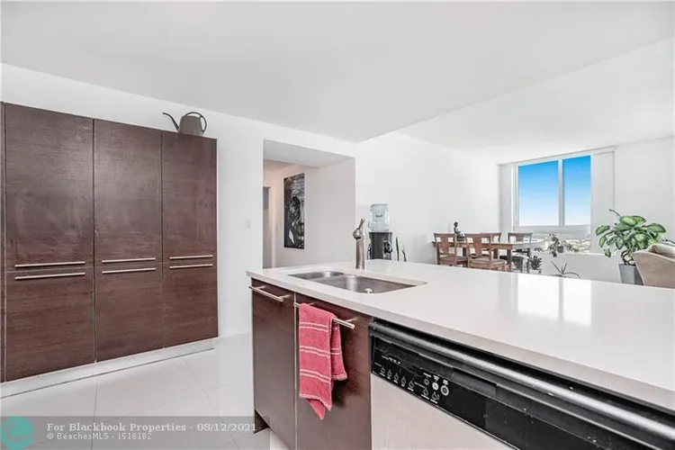 Quantum on the Bay #2312 image #16