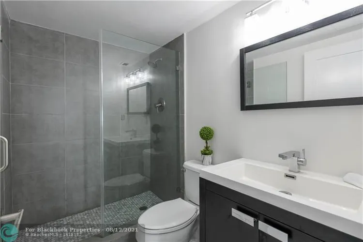 Royal Embassy #7H image #15